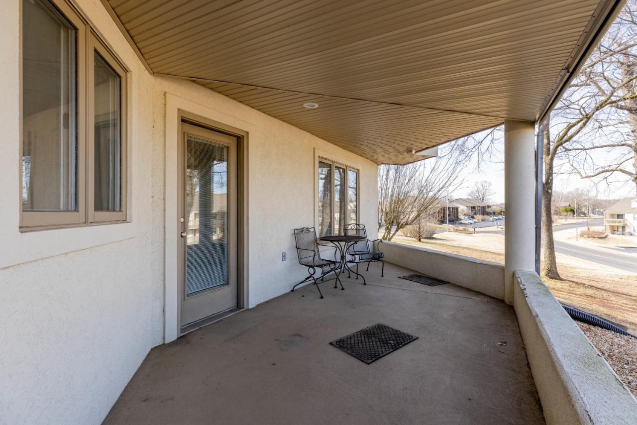 B 32-1 Spacious Villa Close To Pool Branson Exterior foto